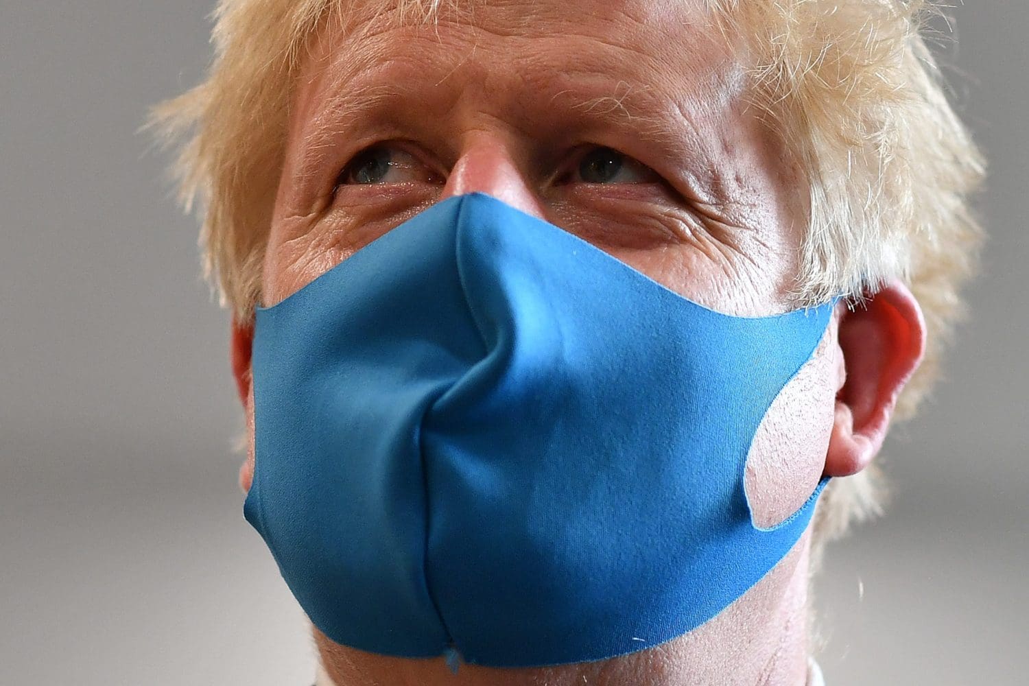 Boris Johnson in a mask