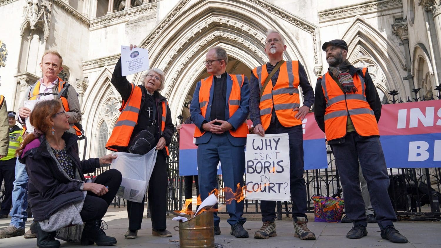 Courts in britain. Insulate Britain. Great Britain protests. Congratulations British protestor.