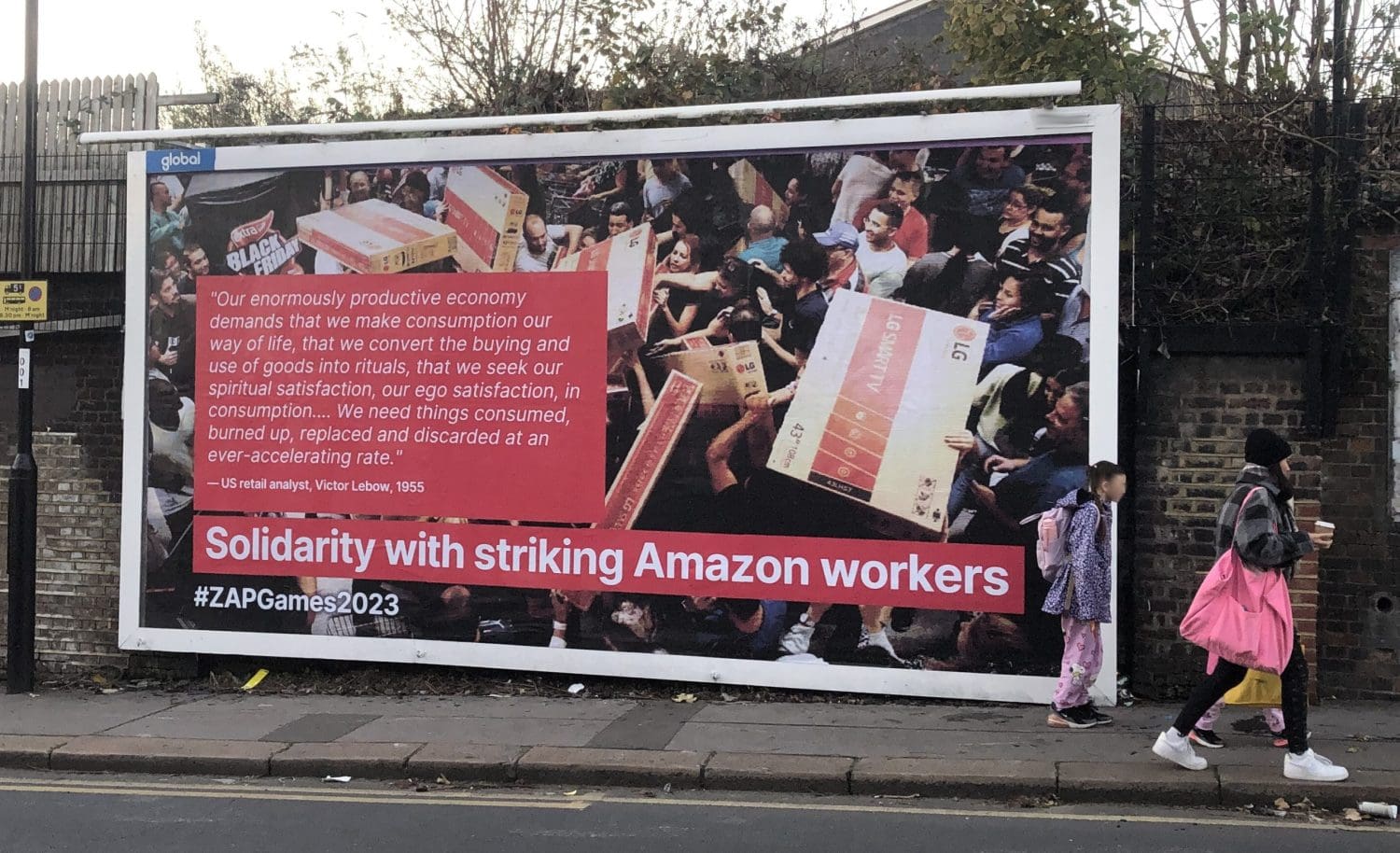 2_Make Amazon Pay billboard installation London 2023 2MD