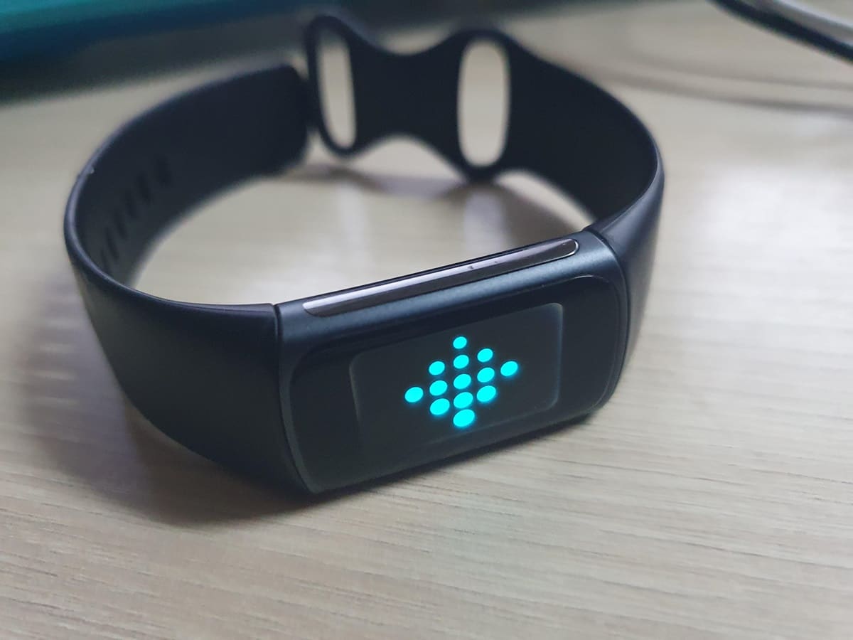 Fitbit cheap losing charge