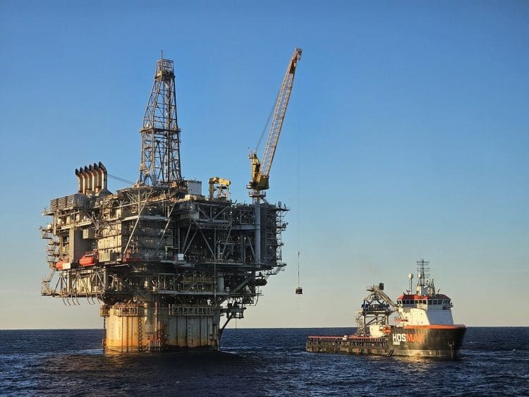 Image of oil rig in the Gulf of Mexico