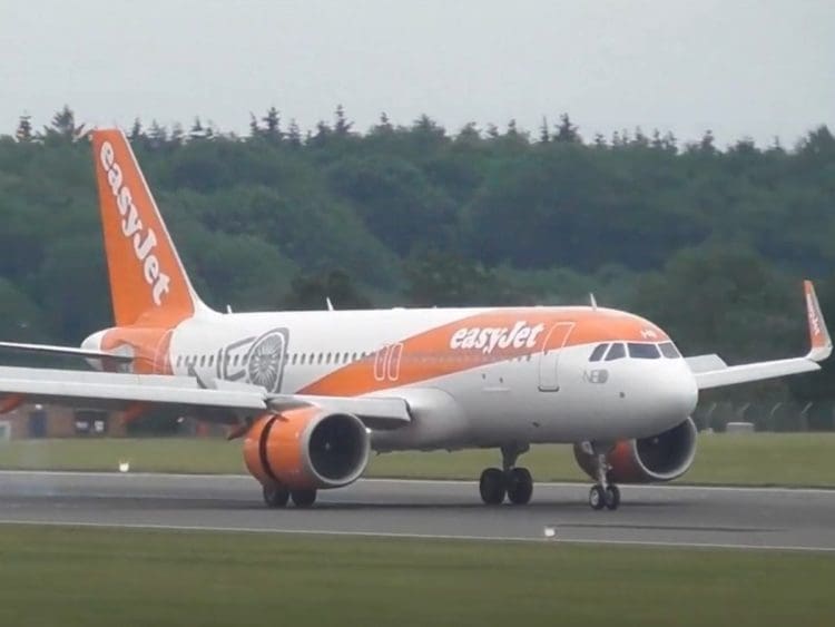 Easyjet plane landing airlines greenwashing