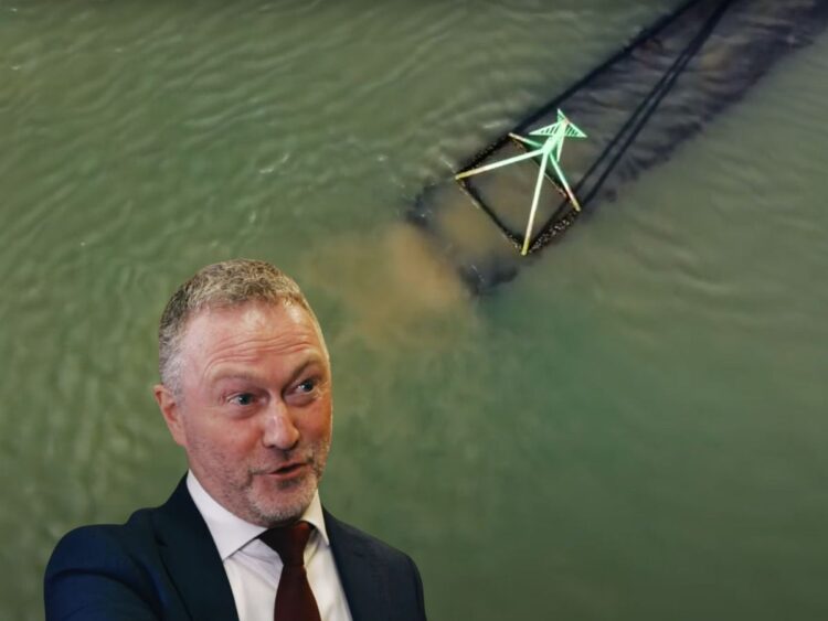 Environment minister Steve Reed, with a sewage pipe pouring pollution into the ocean behind him Labour conference PFI sewage water